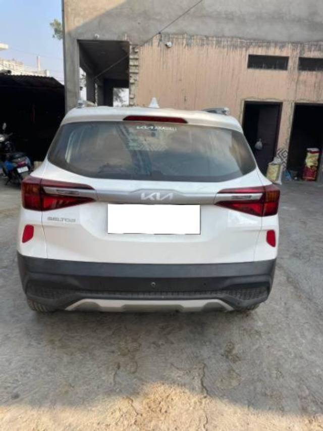 https://images10.gaadi.com/usedcar_image/4329739/original/processed_34f77ce4-b56b-4412-b22e-ea21ae945a26.jpg?imwidth=6401