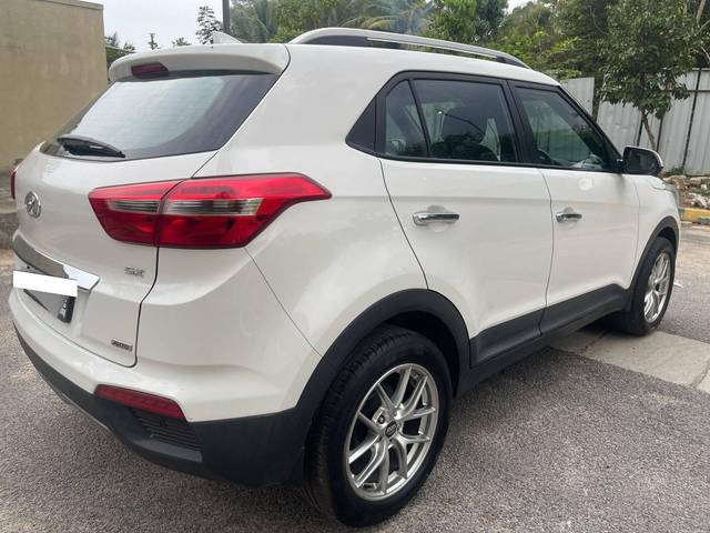 https://images10.gaadi.com/usedcar_image/4329741/original/processed_db28f77e78566923143d50ba67d7d38c.jpg?imwidth=6402