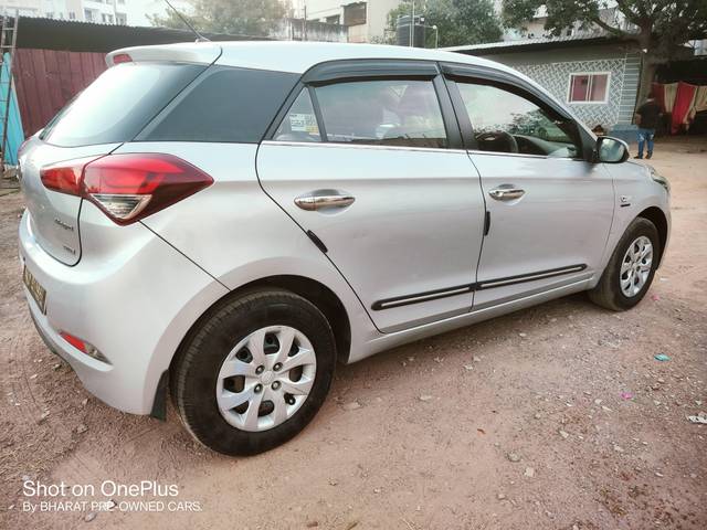 https://images10.gaadi.com/usedcar_image/4329782/original/processed_34b441c6144c35a348532698b740b0c7.jpg?imwidth=6401