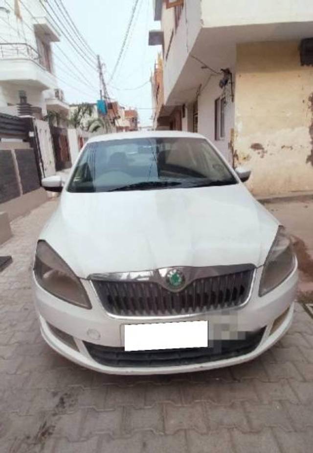 https://images10.gaadi.com/usedcar_image/4329817/original/processed_128065a6-e0f1-4918-a787-e452f3e3ddd7.jpg?imwidth=6402