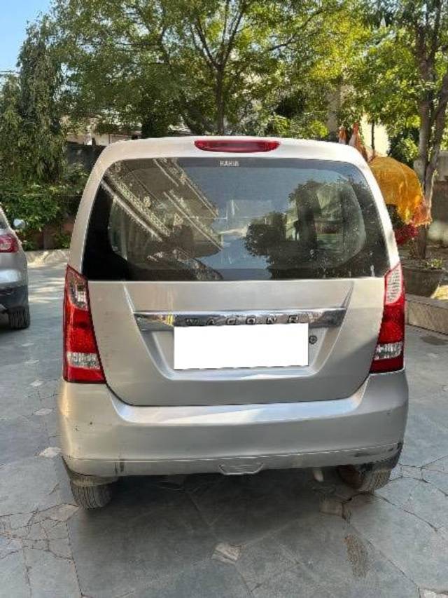 https://images10.gaadi.com/usedcar_image/4329889/original/processed_bf8c41d6-01c7-488a-8869-c249053769a6.jpeg?imwidth=6401