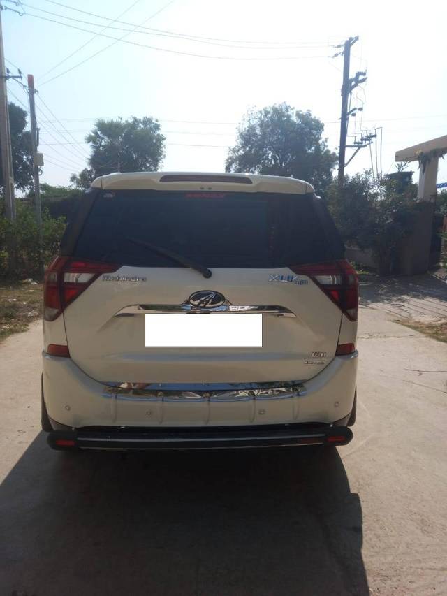 https://images10.gaadi.com/usedcar_image/4329963/original/processed_83644e78bbb61a895a5c97ede82b845a.jpg?imwidth=6401