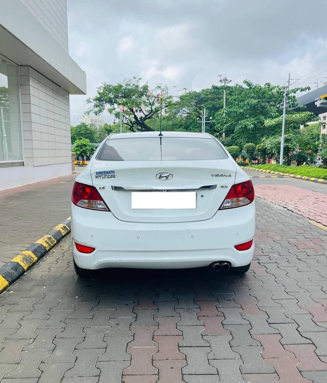 https://images10.gaadi.com/usedcar_image/4330027/original/processed_bbb2b04084dda0a734f5e7e635e9b806.jpg?imwidth=6401