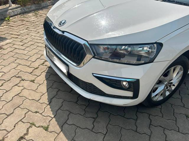 https://images10.gaadi.com/usedcar_image/4330036/original/processed_5c25337cbedf5b3e05ced87ef851f74b.jpeg?imwidth=6402