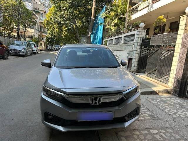 https://images10.gaadi.com/usedcar_image/4330110/original/366cabaee7a61c97e80803904709b6f1.jpg?imwidth=6400