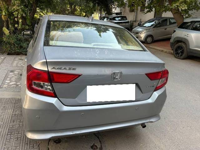 https://images10.gaadi.com/usedcar_image/4330110/original/c6031cb7330ace2f74954df876dfb73c.jpg?imwidth=6401