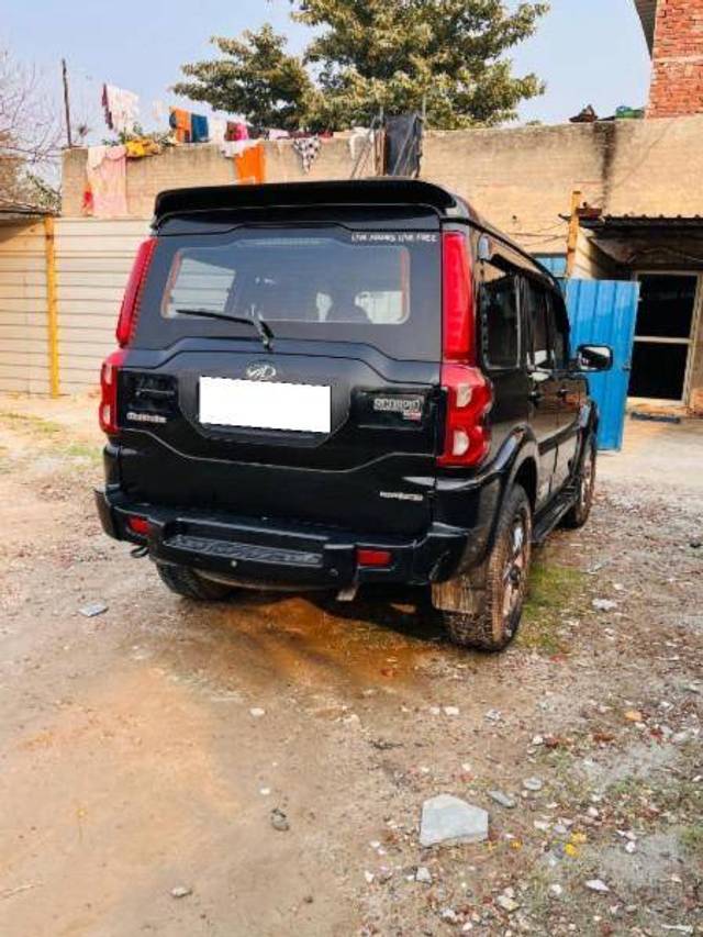 https://images10.gaadi.com/usedcar_image/4330119/original/51906a236bd0e28bb80b17645176b44b.jpeg?imwidth=6401