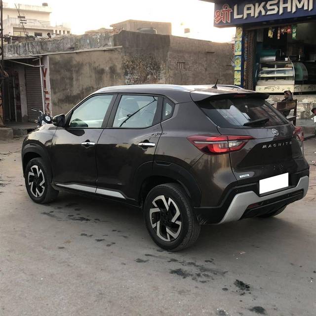 https://images10.gaadi.com/usedcar_image/4330158/original/processed_cae32bad2c128b1394f418162a204f34.jpg?imwidth=6402