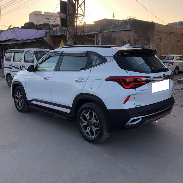 https://images10.gaadi.com/usedcar_image/4330164/original/processed_08f46fbe16093c92c072267acd75c480.jpg?imwidth=6401