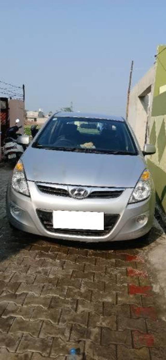 https://images10.gaadi.com/usedcar_image/4330182/original/processed_6dfb9109-8d96-46fc-b153-a66a243d01d8.jpg?imwidth=6402