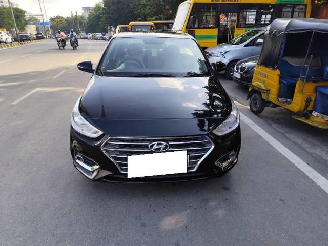 https://images10.gaadi.com/usedcar_image/4330432/original/processed_6e9ba700-21c7-45fe-ae34-07e976291a86.jpg?imwidth=6402