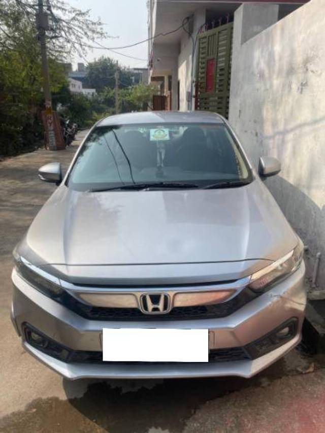 https://images10.gaadi.com/usedcar_image/4330470/original/44afd9a5c6bd29e7045331554a9f6623.jpg?imwidth=6400