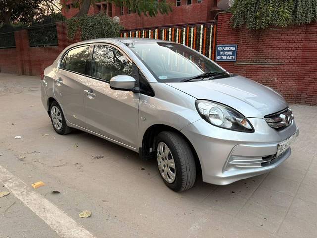 https://images10.gaadi.com/usedcar_image/4330513/original/processed_2f69ce83759ae0ad5119666f6fd064fa.jpg?imwidth=6400