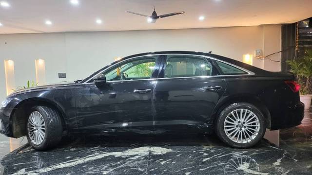 https://images10.gaadi.com/usedcar_image/4330514/original/26fd2bd23dccf808ab74800a8003ae23.jpg?imwidth=6402