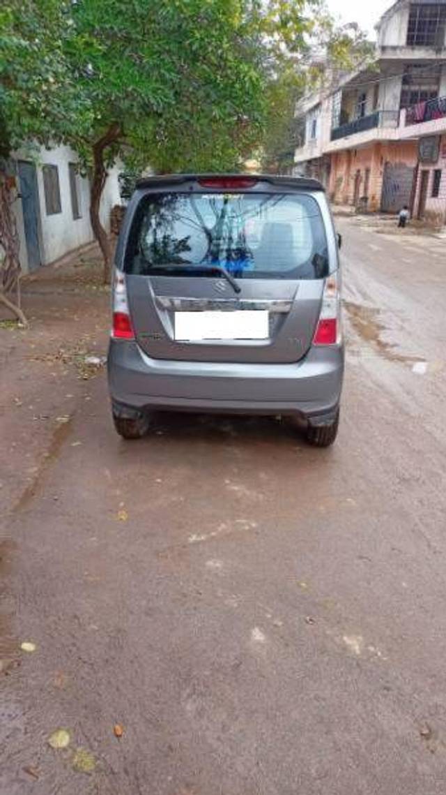 https://images10.gaadi.com/usedcar_image/4330556/original/baaf066b972fde0a9dd4e8016fd0e536.jpg?imwidth=6401