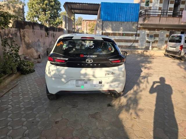 https://images10.gaadi.com/usedcar_image/4330593/original/processed_b114ef76-95d6-4345-8976-00319d876914.jpg?imwidth=6402