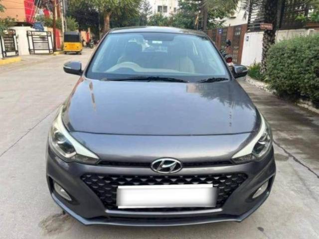 https://images10.gaadi.com/usedcar_image/4330621/original/processed_22300015b7b82b14f9dccf8e9cd8dec1.jpg?imwidth=6400