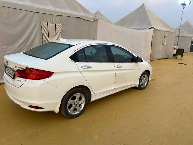 https://images10.gaadi.com/usedcar_image/4330669/original/processed_2a16a7dd-98e3-4439-9685-7640fb3f0abf.jpeg?imwidth=6401