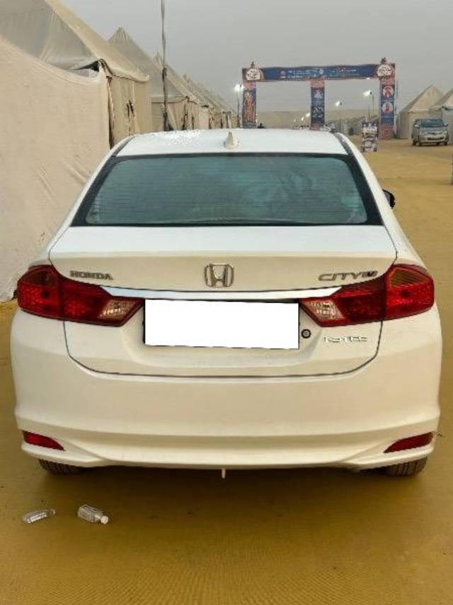 https://images10.gaadi.com/usedcar_image/4330669/original/processed_e8030ac6-7d51-46df-8da4-5d38c133acf4.jpeg?imwidth=6402