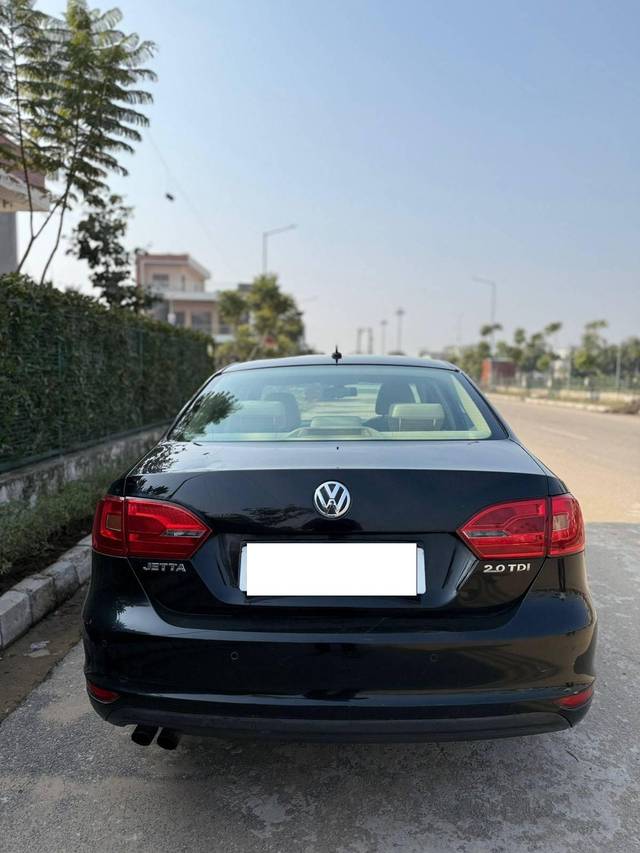 https://images10.gaadi.com/usedcar_image/4330709/original/processed_8a2ccf5a79953a9767ba920a10781676.jpg?imwidth=6402