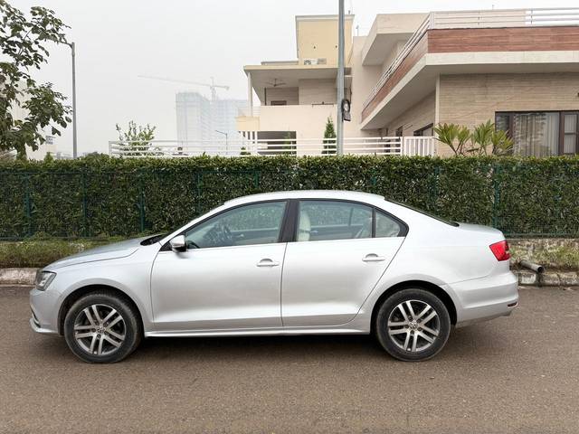 https://images10.gaadi.com/usedcar_image/4330726/original/090da2f98a7b0d04487ef0ae50fedfa4.jpg?imwidth=6402