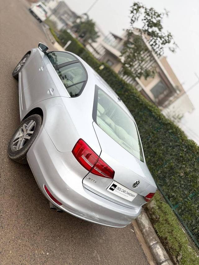 https://images10.gaadi.com/usedcar_image/4330726/original/processed_2688abac742ad802748c927443d57c4b.jpg?imwidth=6401