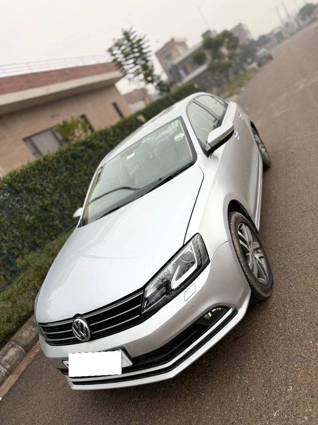 https://images10.gaadi.com/usedcar_image/4330726/original/processed_a5e41dbc2d083e4dd5290f06ffa9db27.jpg?imwidth=6400