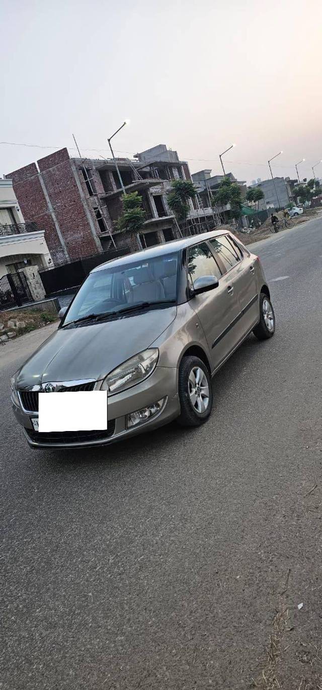 https://images10.gaadi.com/usedcar_image/4330738/original/processed_67704529911e5975bd9a89aa0062cbdc.jpg?imwidth=6402