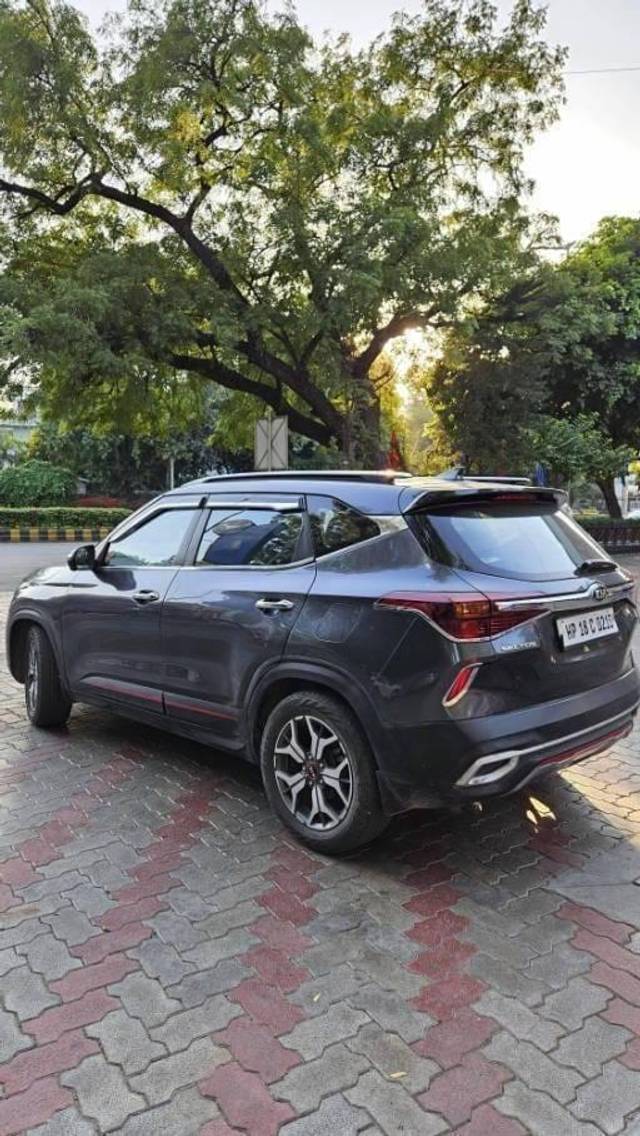 https://images10.gaadi.com/usedcar_image/4330793/original/processed_3b7102fb4c5df3544ea18cb8f5ca0a92.jpg?imwidth=6402