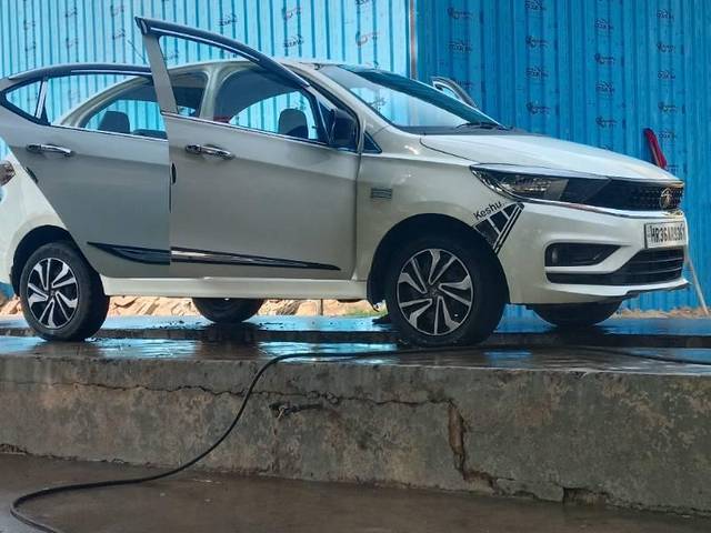 https://images10.gaadi.com/usedcar_image/4330809/original/processed_b6cf1f27-6eef-449f-92f0-92d681235691.jpg?imwidth=6401