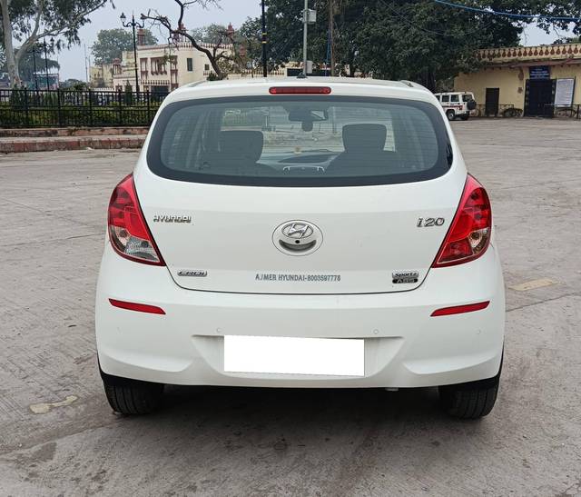 https://images10.gaadi.com/usedcar_image/4330867/original/processed_b52aac2113cab889610b96831cb5a151.jpg?imwidth=6401