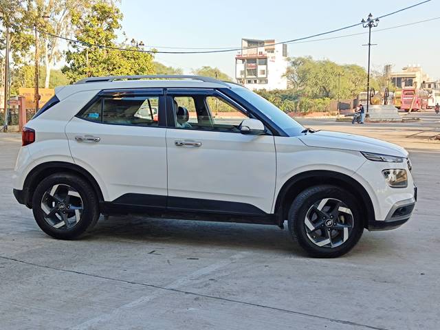 https://images10.gaadi.com/usedcar_image/4330882/original/processed_a0a112048707dce9f441b87d46200b42.jpg?imwidth=6401