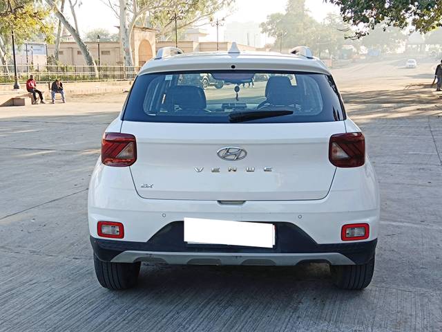 https://images10.gaadi.com/usedcar_image/4330882/original/processed_e6c6978368163a49019763ce97fd2bce.jpg?imwidth=6402