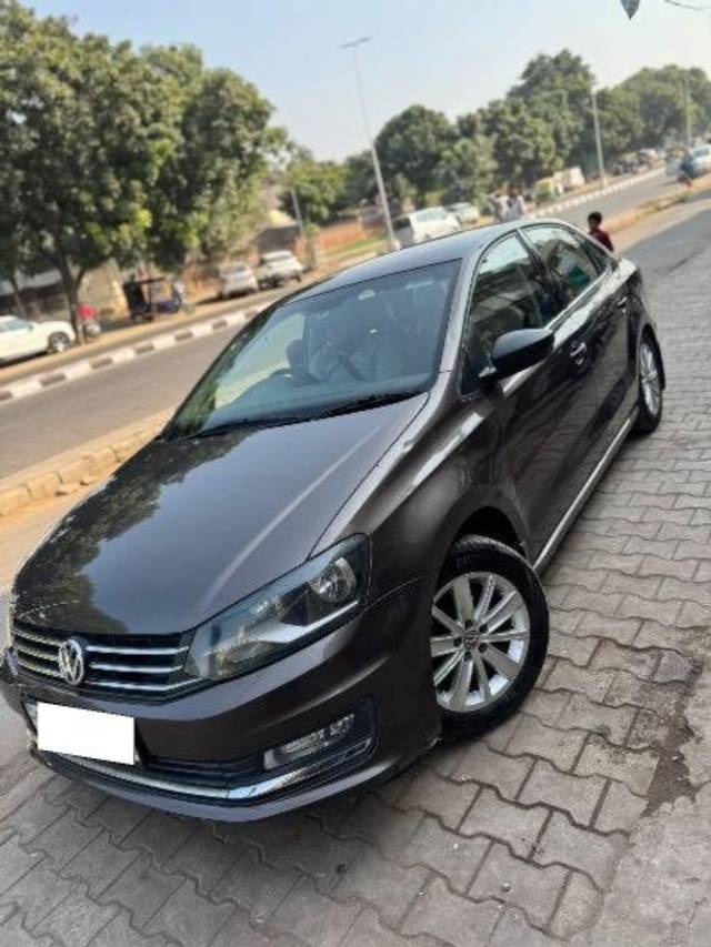 https://images10.gaadi.com/usedcar_image/4330905/original/processed_6ce58611-e59b-44e2-8bd6-6705769fad7a.jpg?imwidth=6402