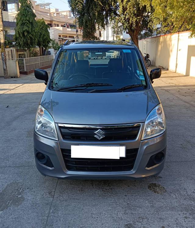 https://images10.gaadi.com/usedcar_image/4330973/original/processed_051704b7625ddbc8dc446ac79b4fc1ee.jpg?imwidth=6402