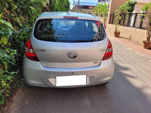 https://images10.gaadi.com/usedcar_image/4331178/original/processed_10b87cc7-f376-4758-8cfc-031b98751908.jpg?imwidth=6401