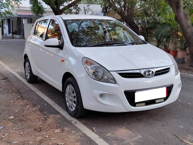 https://images10.gaadi.com/usedcar_image/4331316/original/processed_b871330dac8858735032a658f490e19a.jpg?imwidth=6400