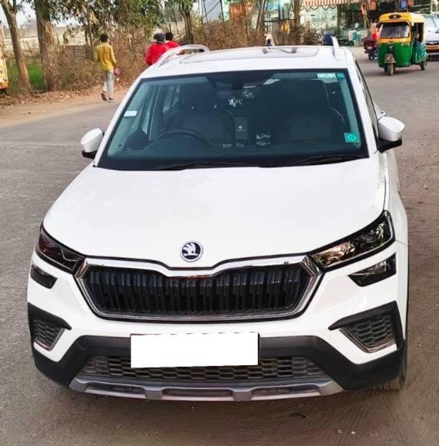 https://images10.gaadi.com/usedcar_image/4331428/original/processed_a3ba3902-435b-41a4-8b36-549446dde823.jpg?imwidth=6401