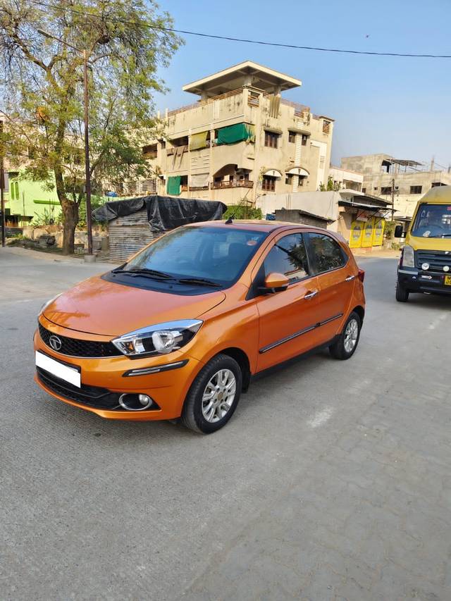 https://images10.gaadi.com/usedcar_image/4331446/original/processed_3b80a427f549adea842b0bb950947fd9.jpg?imwidth=6402