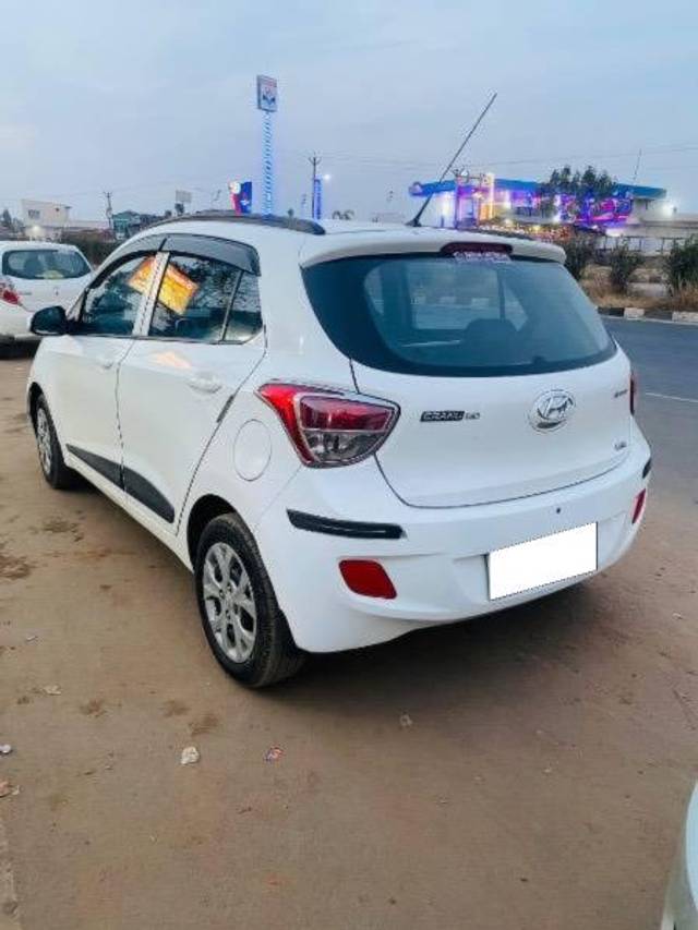 https://images10.gaadi.com/usedcar_image/4331751/original/processed_237238fb-0a9d-47fc-a06e-24b4064357e5.jpg?imwidth=6402