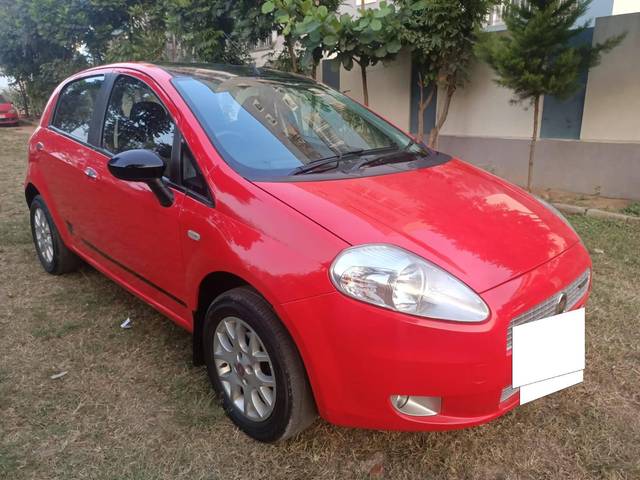 https://images10.gaadi.com/usedcar_image/4331799/original/processed_54a0eeaf9e0892ee1366fa7ce10ac2bf.jpg?imwidth=6401