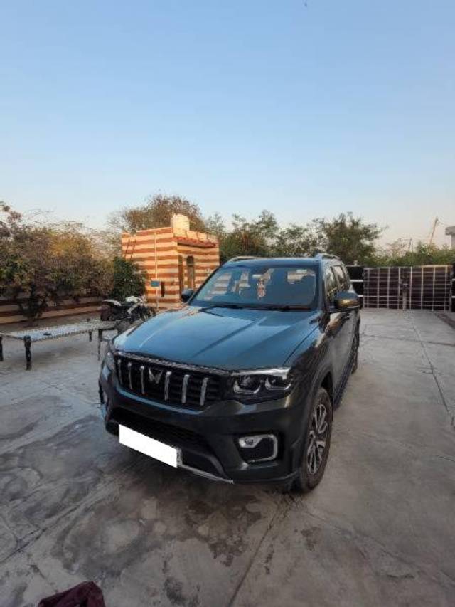 https://images10.gaadi.com/usedcar_image/4331801/original/processed_10b97b40-d139-4c3f-b6b2-85194e1180cb.jpg?imwidth=6400