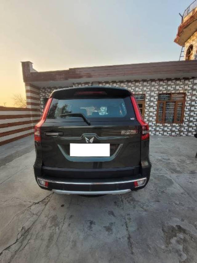 https://images10.gaadi.com/usedcar_image/4331801/original/processed_ff850357-fbde-4764-9883-7acacc2cb535.jpg?imwidth=6402