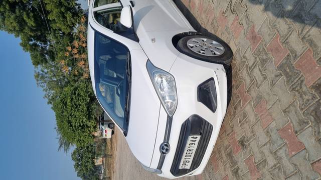 https://images10.gaadi.com/usedcar_image/4331812/original/7f6a65722132b68033bfa784a7cd8616.jpg?imwidth=6400