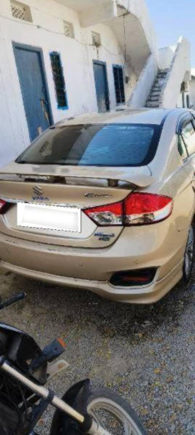 https://images10.gaadi.com/usedcar_image/4331984/original/processed_14e022b95faee5dd1f9368d87845fb3d.jpg?imwidth=6402