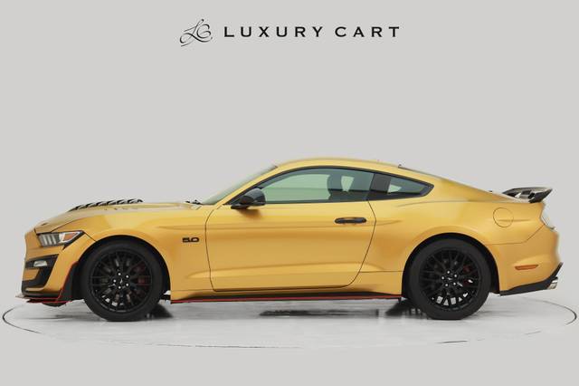 https://images10.gaadi.com/usedcar_image/4332049/original/processed_6f611d73e6418e30dd4dfdbb43d41158.jpg?imwidth=6402