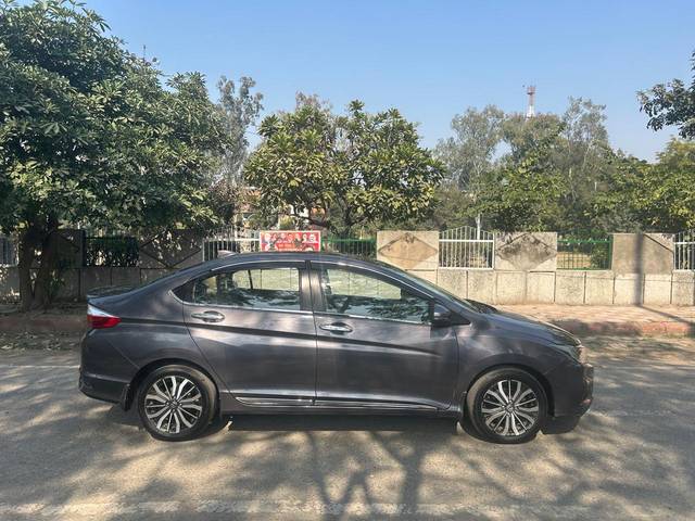 https://images10.gaadi.com/usedcar_image/4332104/original/processed_8a63a89423869b19620b3063af781838.jpg?imwidth=6401