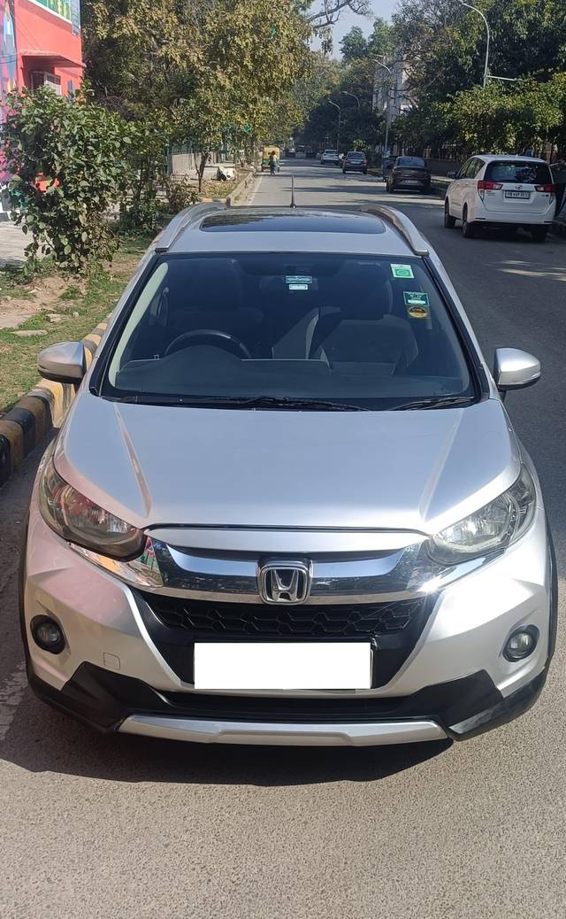 https://images10.gaadi.com/usedcar_image/4332132/original/processed_35807288b25ab21bd6c946b0734e512b.jpg?imwidth=6400