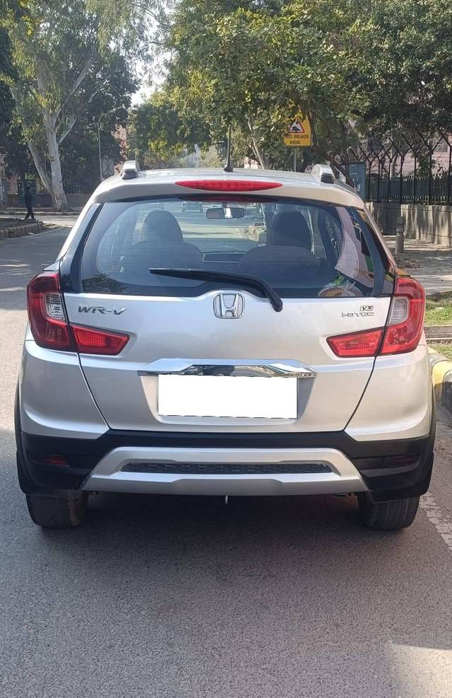 https://images10.gaadi.com/usedcar_image/4332132/original/processed_87a98a7c8b8c5ad7b991562770090885.jpg?imwidth=6402