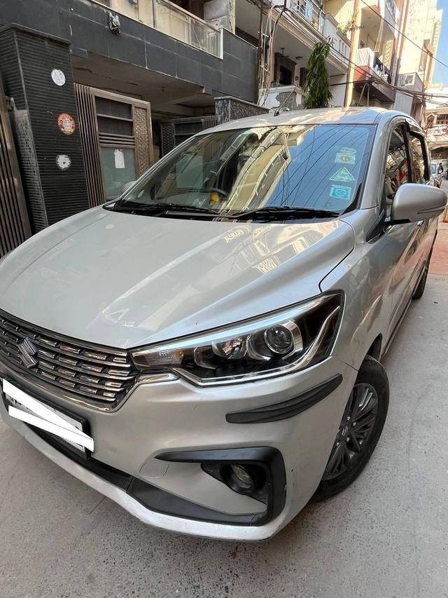 https://images10.gaadi.com/usedcar_image/4332165/original/processed_9badc795f5263824a616cd0addfe4d29.jpg?imwidth=6402